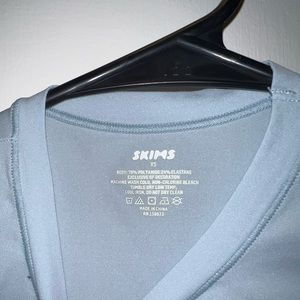 SKIMS fits everybody tee (sky blue)
